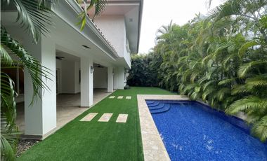 VENTA DE CASA EN COSTA DEL ESTE - D.G.