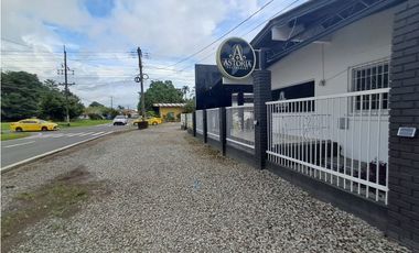 Excelente ubicación casa en esquina habilitada para restaurante