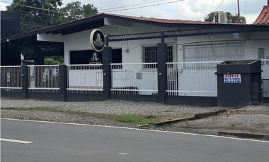 Excelente ubicación casa en esquina habilitada para restaurante