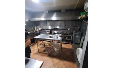 Excelente ubicación casa en esquina habilitada para restaurante