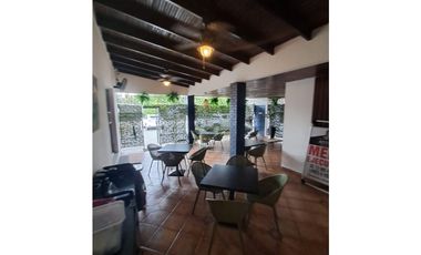 Excelente ubicación casa en esquina habilitada para restaurante