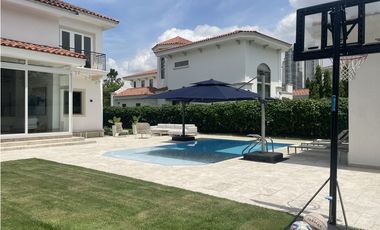 VENTA DE CASA FAIRWAY ESTATES SANTA MARIA