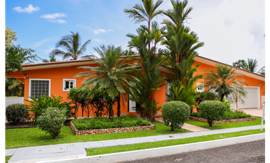 Casa de Playa en Venta en San Marino Oceanfront, Portobelo, Colón
