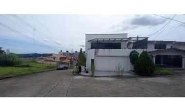VENTA DE CASA EN ALTOS DE SANTA MARA -TUMBA MUERTO- 3 NIVELES