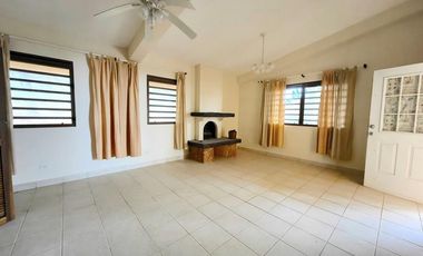 Venta de casa en Altos de Cerro Azul, Panamá RB