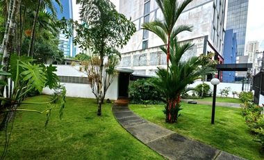 Venta de terreno con casa en Obarrio RB