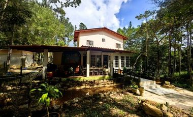 Venta de casa con terreno en Altos de Cerro Azul RB