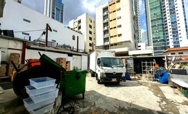 Venta de terreno con casa comercial en San Francisco RB