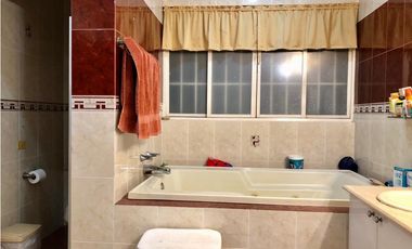 Casa en Venta de 4 Recámaras en Betania, El Avance