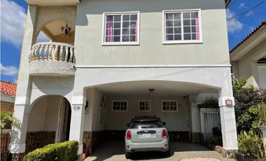 Se vende casa en Residencial El Doral, Altos del Bosque