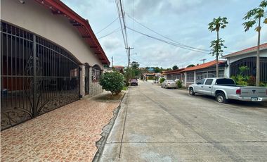 Casa de 148m2 en venta en Villa Lucre. 26-1089.