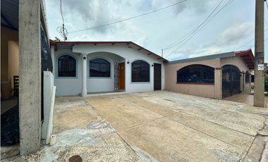 Casa de 148m2 en venta en Villa Lucre. 26-1089.