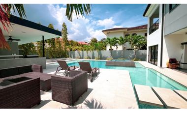 VENTA DE RESIDENCIA DE LUJO EN COSTA DEL ESTE -S.G.