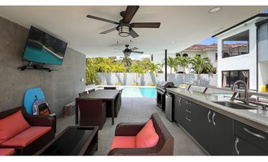 VENTA DE RESIDENCIA DE LUJO EN COSTA DEL ESTE -S.G.