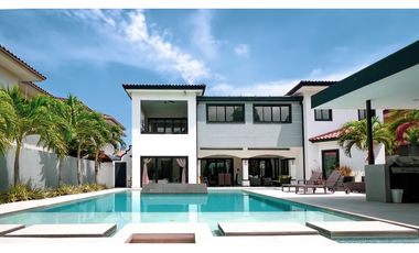 VENTA DE RESIDENCIA DE LUJO EN COSTA DEL ESTE -S.G.