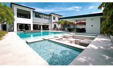 VENTA DE RESIDENCIA DE LUJO EN COSTA DEL ESTE -S.G.