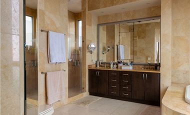 Venta de apartamento en PH Ocean One en Costa del Este.