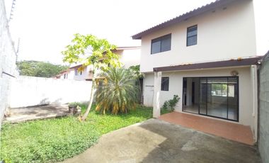 VENTA DE CASA EN PH LAS ARBOLEDAS CHORRERA