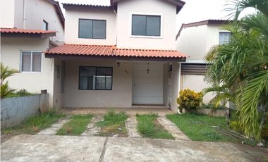 VENTA DE CASA EN PH LAS ARBOLEDAS CHORRERA