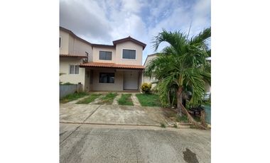 VENTA DE CASA EN PH LAS ARBOLEDAS CHORRERA