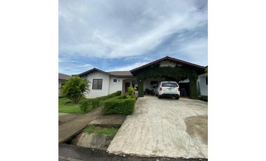 Venta de Casa en Residencial Las Colinas, San Carlitos,David Chiriquí