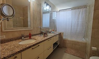 SE ALQUILA APARTAMENTO EN MARBELLA CON VISTA AL MAR