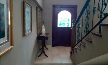 SE VENDE CASA REMODELADA EN ALBROOK