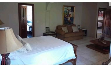 SE VENDE CASA REMODELADA EN ALBROOK