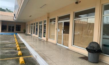 SE ALQUILA LOCAL EN CONDADO DEL REY
