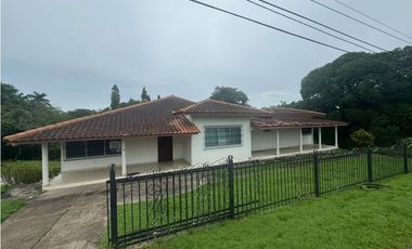 Casa Venta Calle 2da Frente al Centro de  Salud Santiago Veraguas