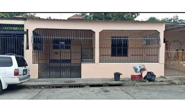 Se vende casa en el Crisol Avenida Domingo Díaz  (CG)