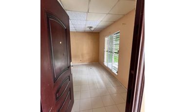 Se vende casa en el Crisol Avenida Domingo Díaz  (CG)