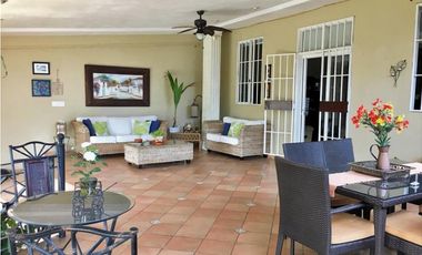 Se vende casa dúplex en Betania (CG)