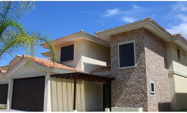 VENTA DE CASA EN PH VISTA MAR - S.G.