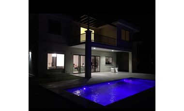 VENTA DE CASA EN PH VISTA MAR - S.G.