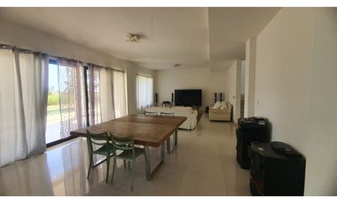 VENTA DE CASA EN PH VISTA MAR - S.G.