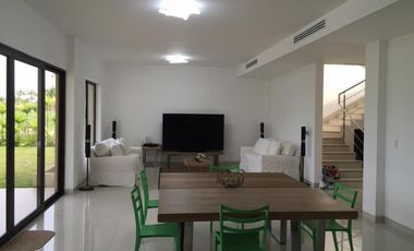 VENTA DE CASA EN PH VISTA MAR - S.G.