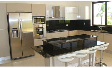 VENTA DE CASA EN PH VISTA MAR - S.G.