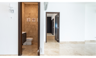 Apartamento con den en venta en Titanium, Costa del Este