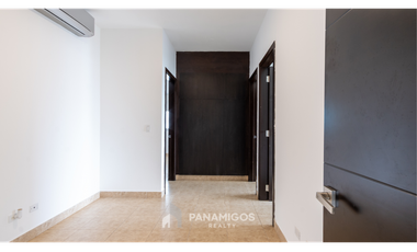 Apartamento con den en venta en Titanium, Costa del Este