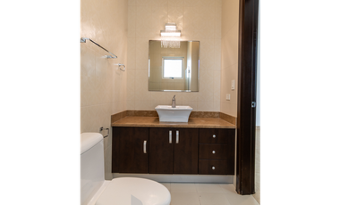Apartamento con den en venta en Titanium, Costa del Este