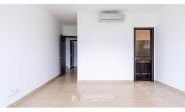 Apartamento con den en venta en Titanium, Costa del Este