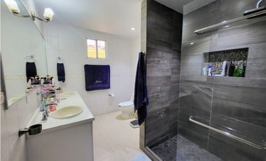 Se vende casa en Crystal Springs, Condado del Rey