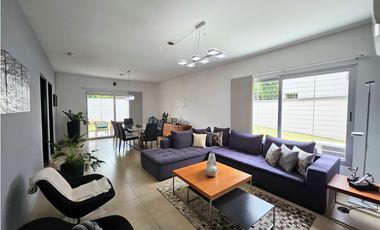 Se vende casa en Dorado Village, Condado del Rey