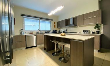 Se vende casa en Dorado Village, Condado del Rey