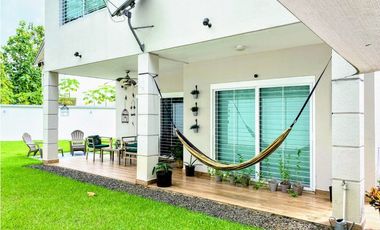 Se vende casa en Dorado Village, Condado del Rey