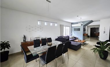 Se vende casa en Dorado Village, Condado del Rey