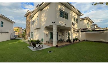 Se vende casa en Dorado Village, Condado del Rey