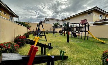 Se vende casa en Condado del Rey, Residencial el Country