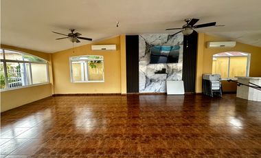 Se vende casa en Condado del Rey, Residencial el Country